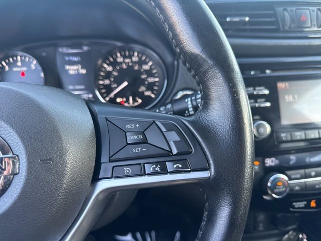 Used 2017 Nissan Rogue SV FWD image 17