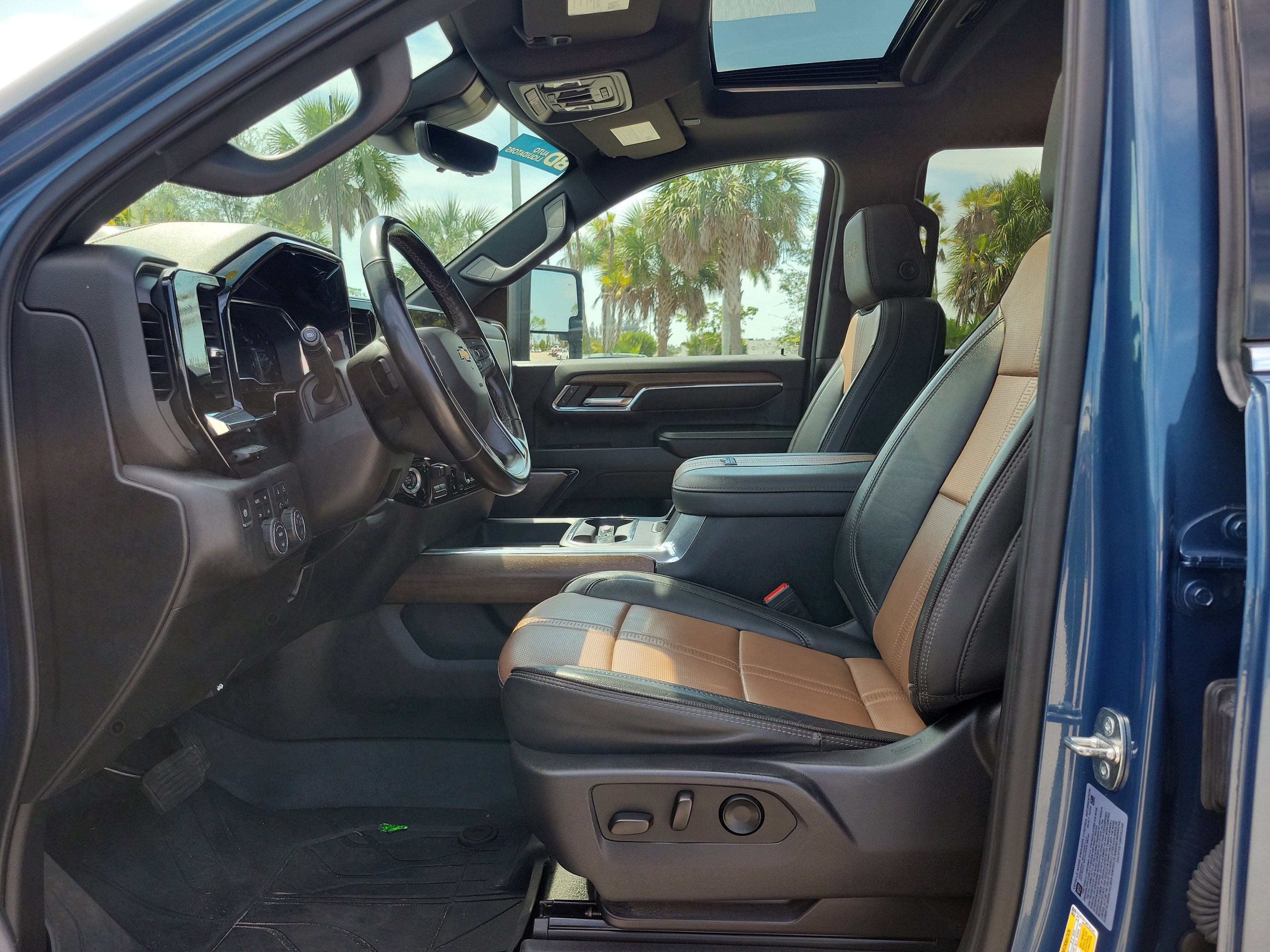 Used 2024 Chevrolet Silverado 3500 High Country w/ Technology Package image 21