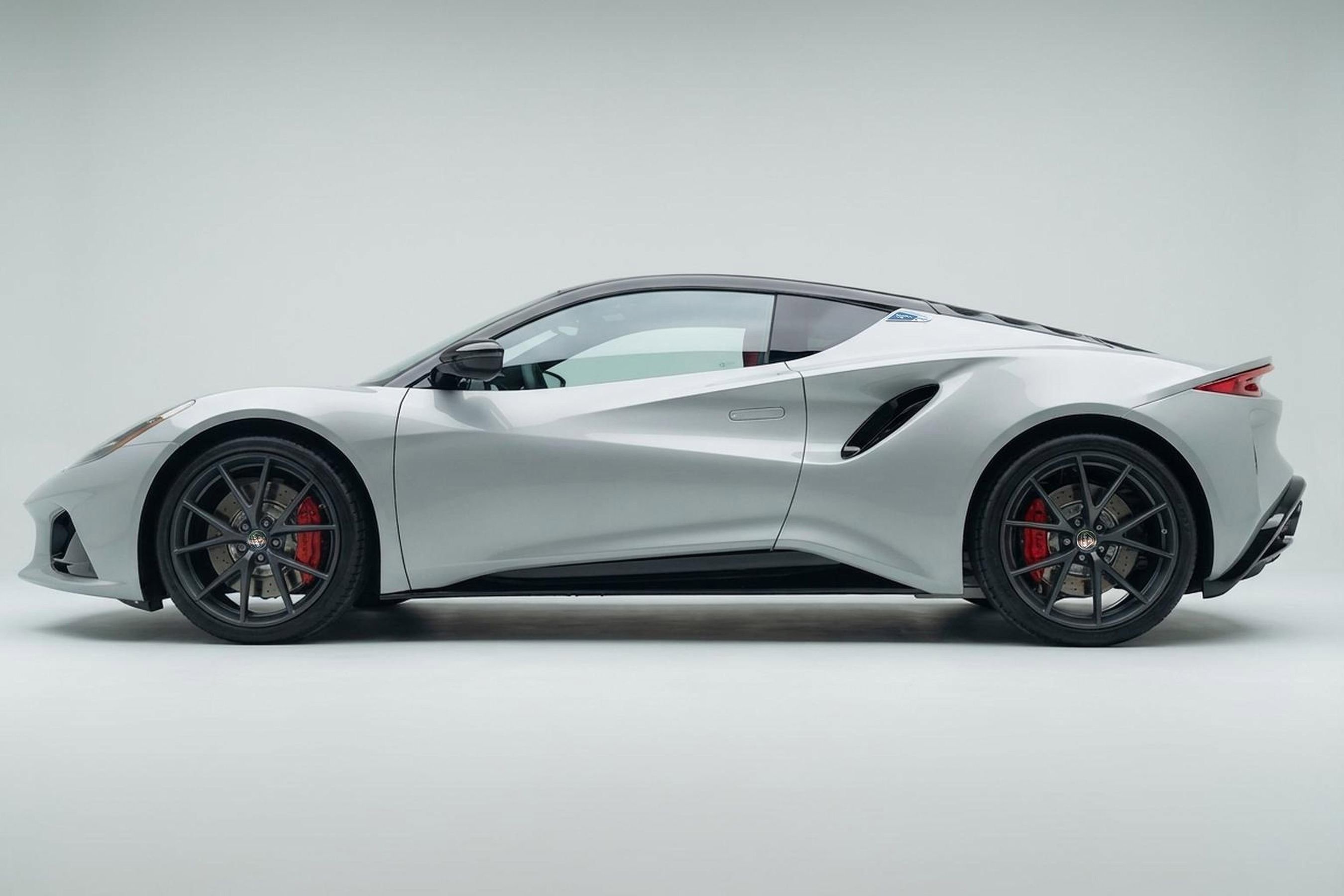 Used 2025 Lotus Emira image 5