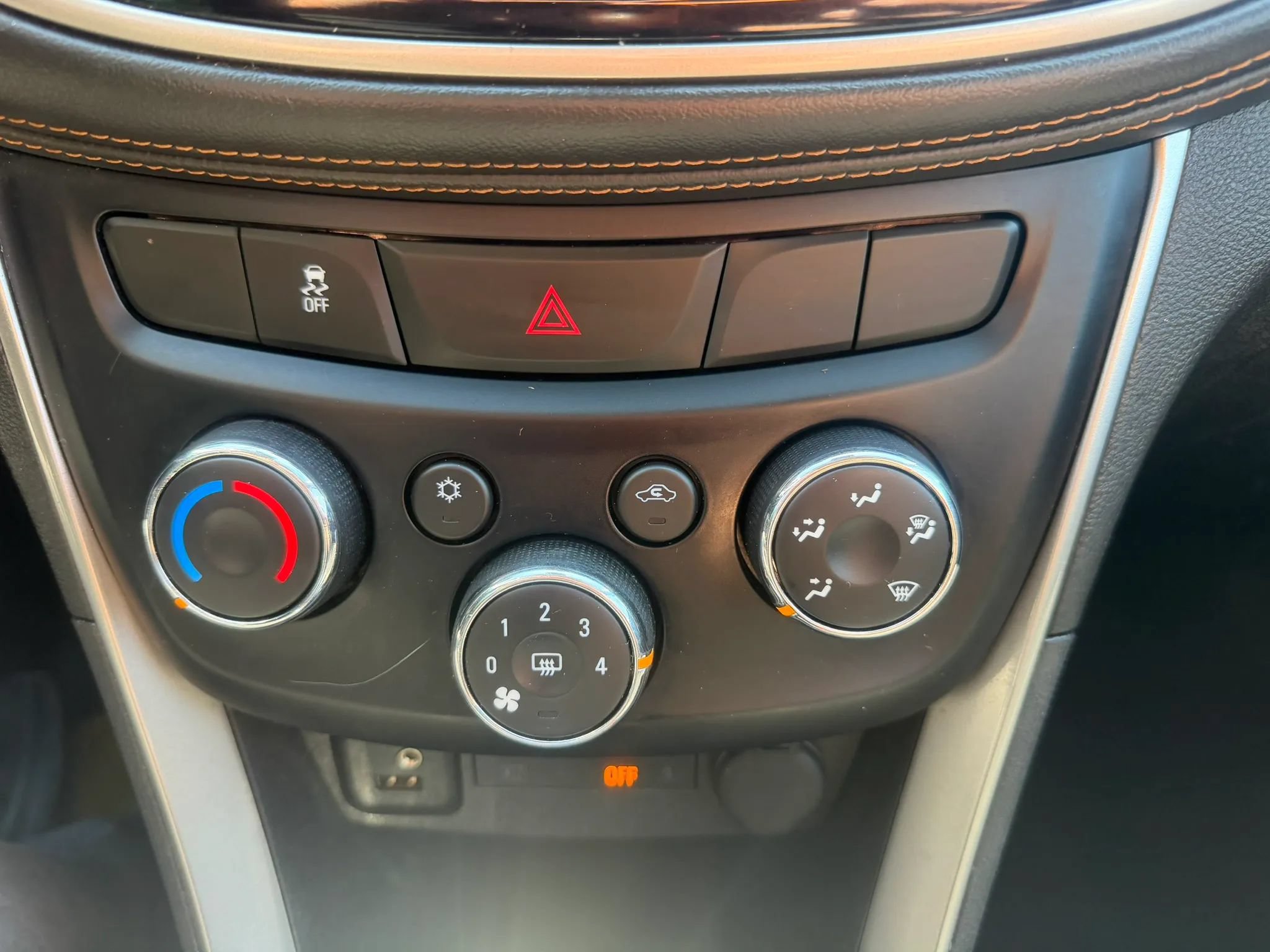 Used 2020 Chevrolet Trax LT AWD/4WD image 19