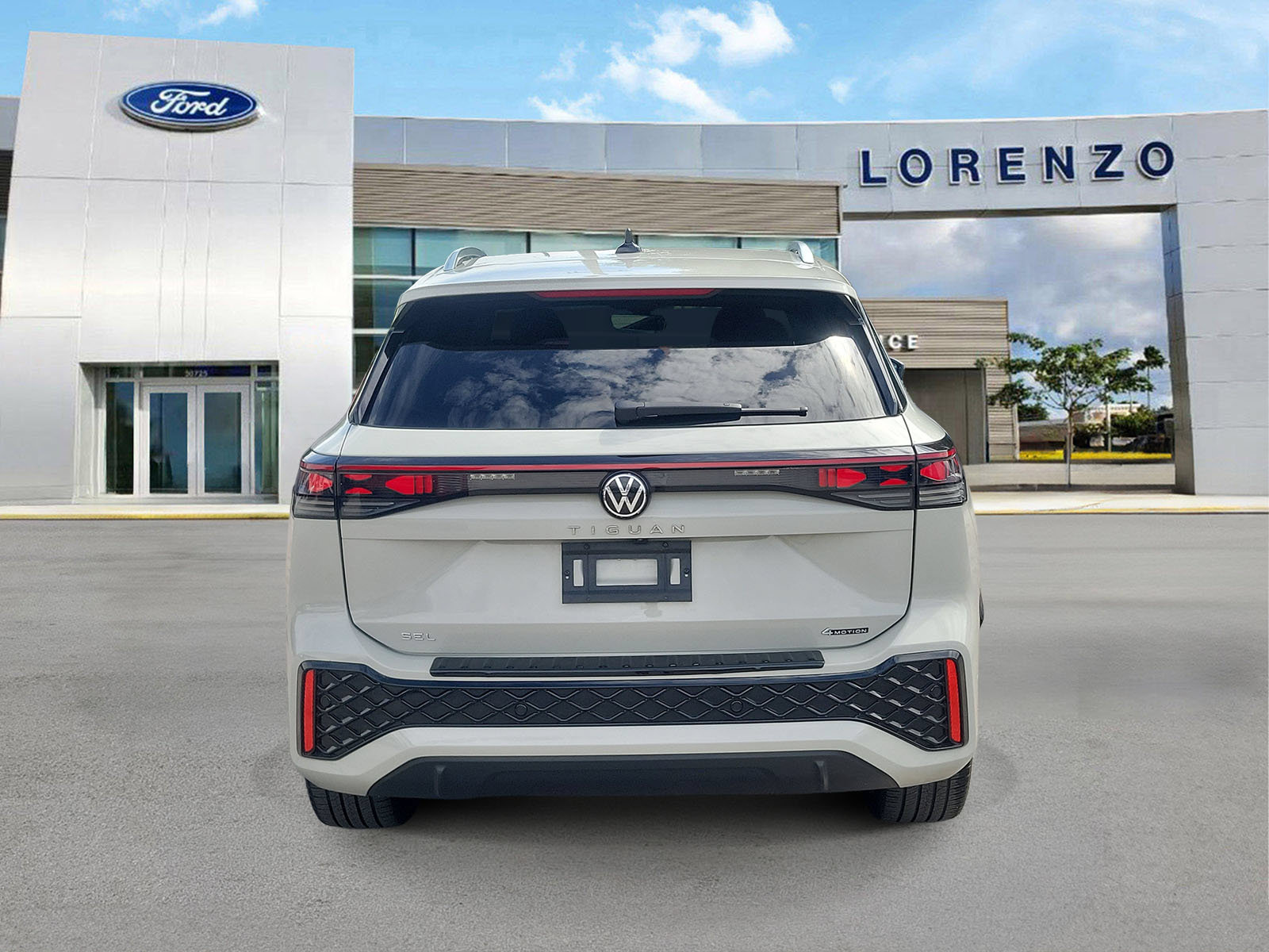 Used 2025 Volkswagen Tiguan SEL R-Line AWD/4WD image 6