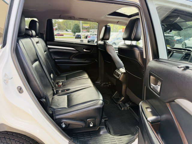 Used 2019 Toyota Highlander XLE image 22