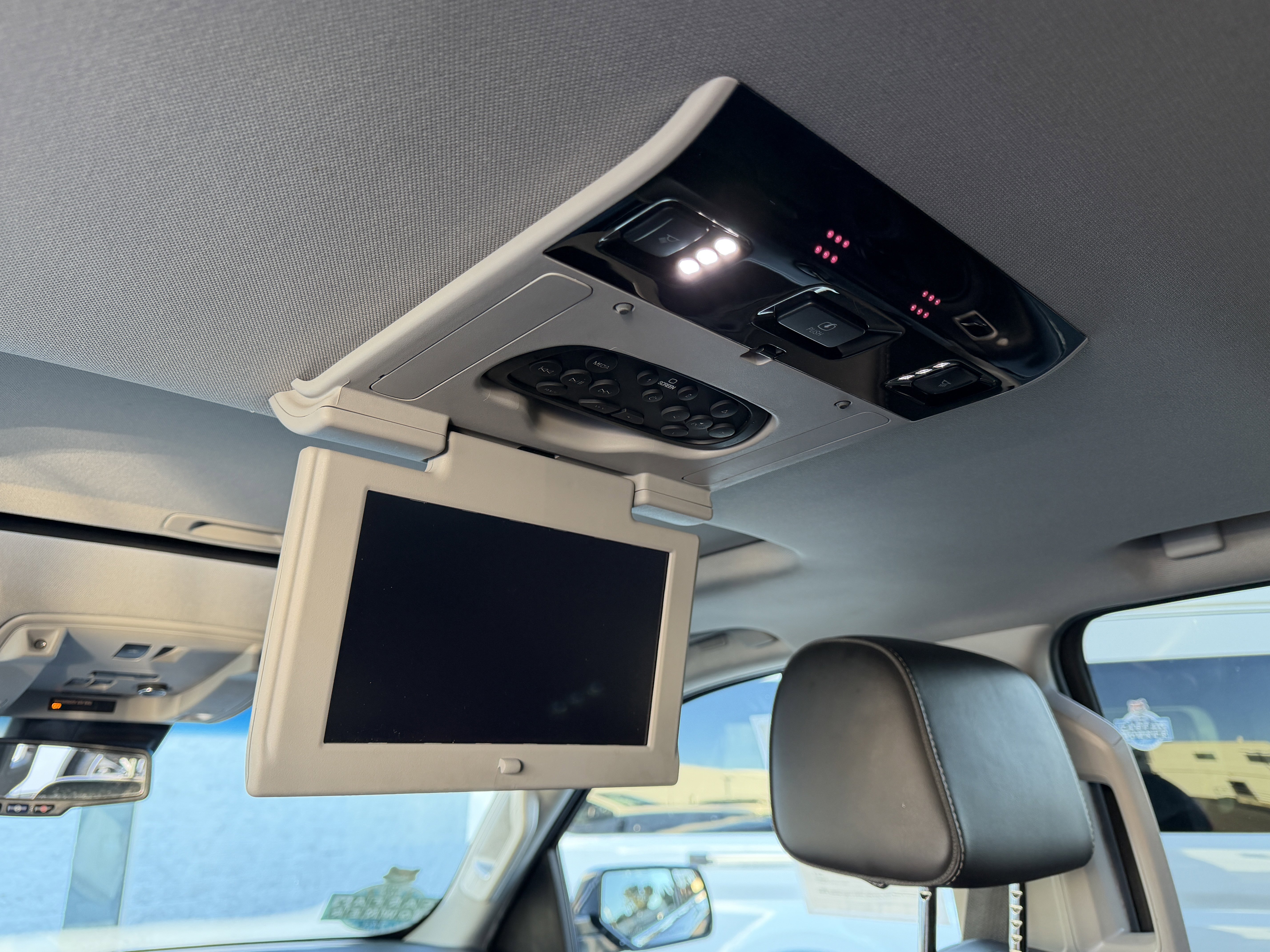 Used 2018 GMC Yukon Denali w/ Denali Ultimate Package image 15