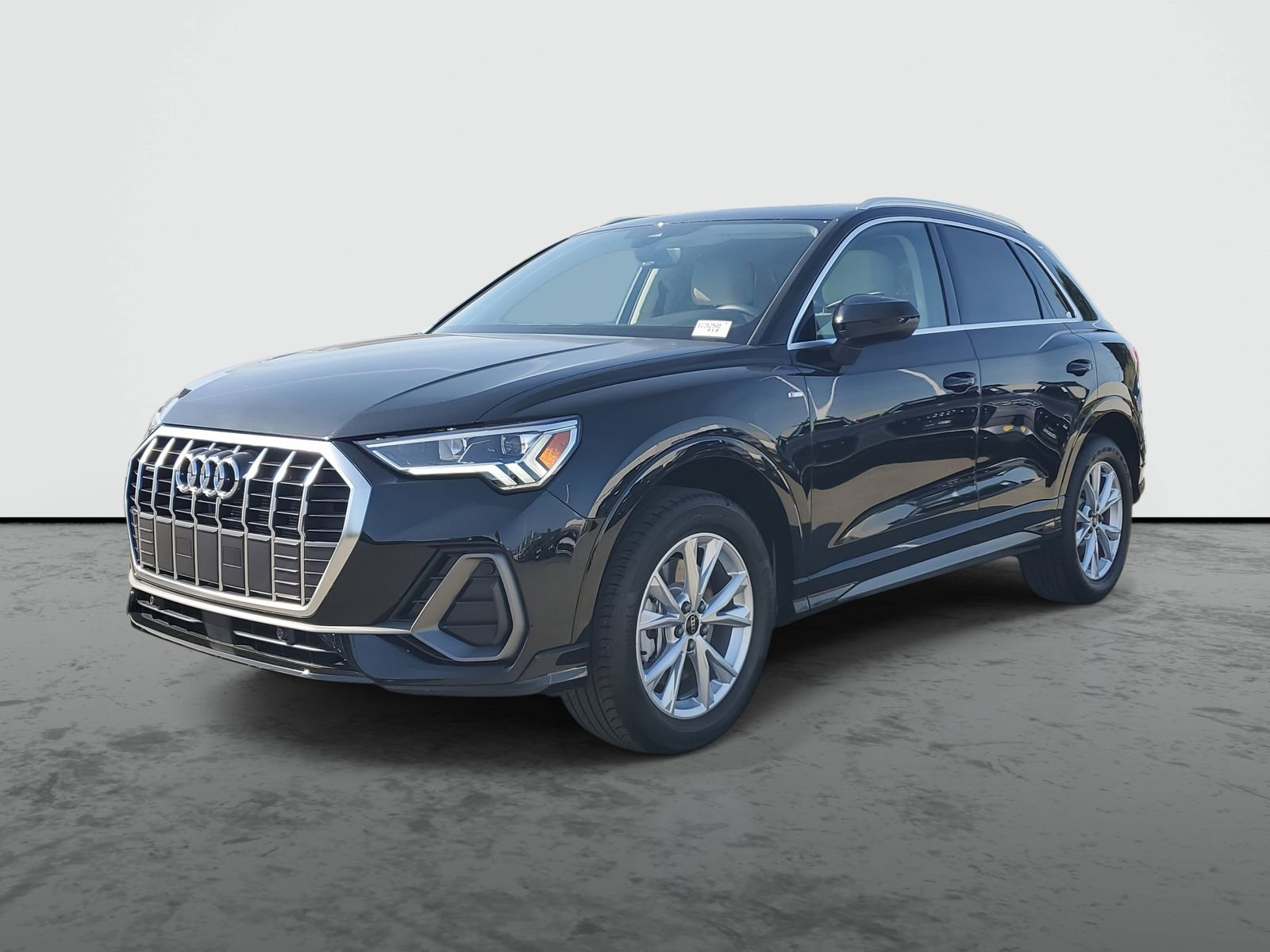 Used 2025 Audi Q3 2.0T Premium w/ Convenience Package image 2