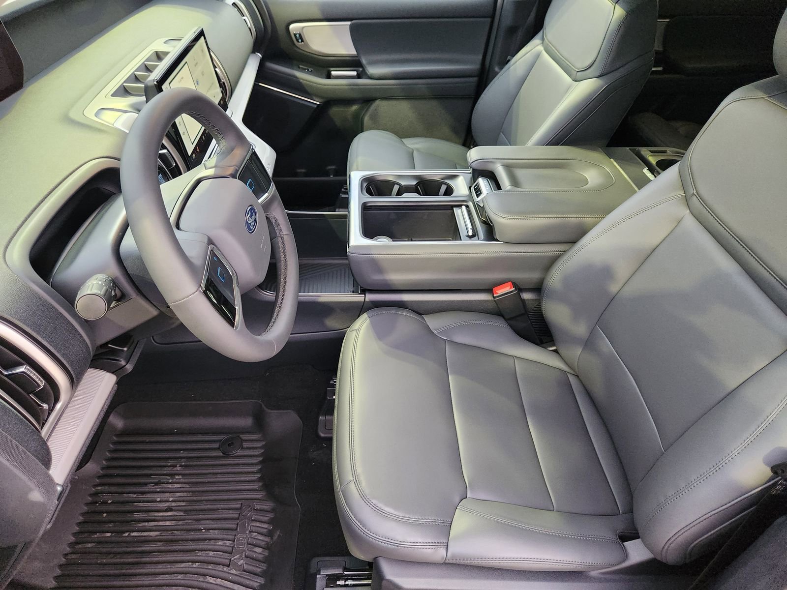 New 2026 Ford Expedition Active image 13