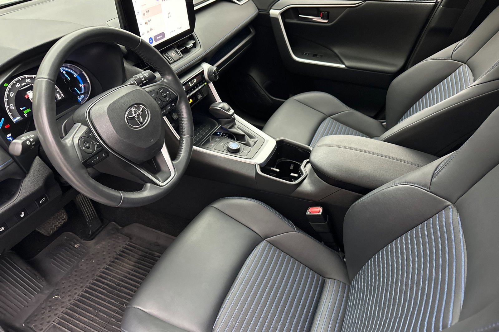 Used 2024 Toyota RAV4 XSE image 10