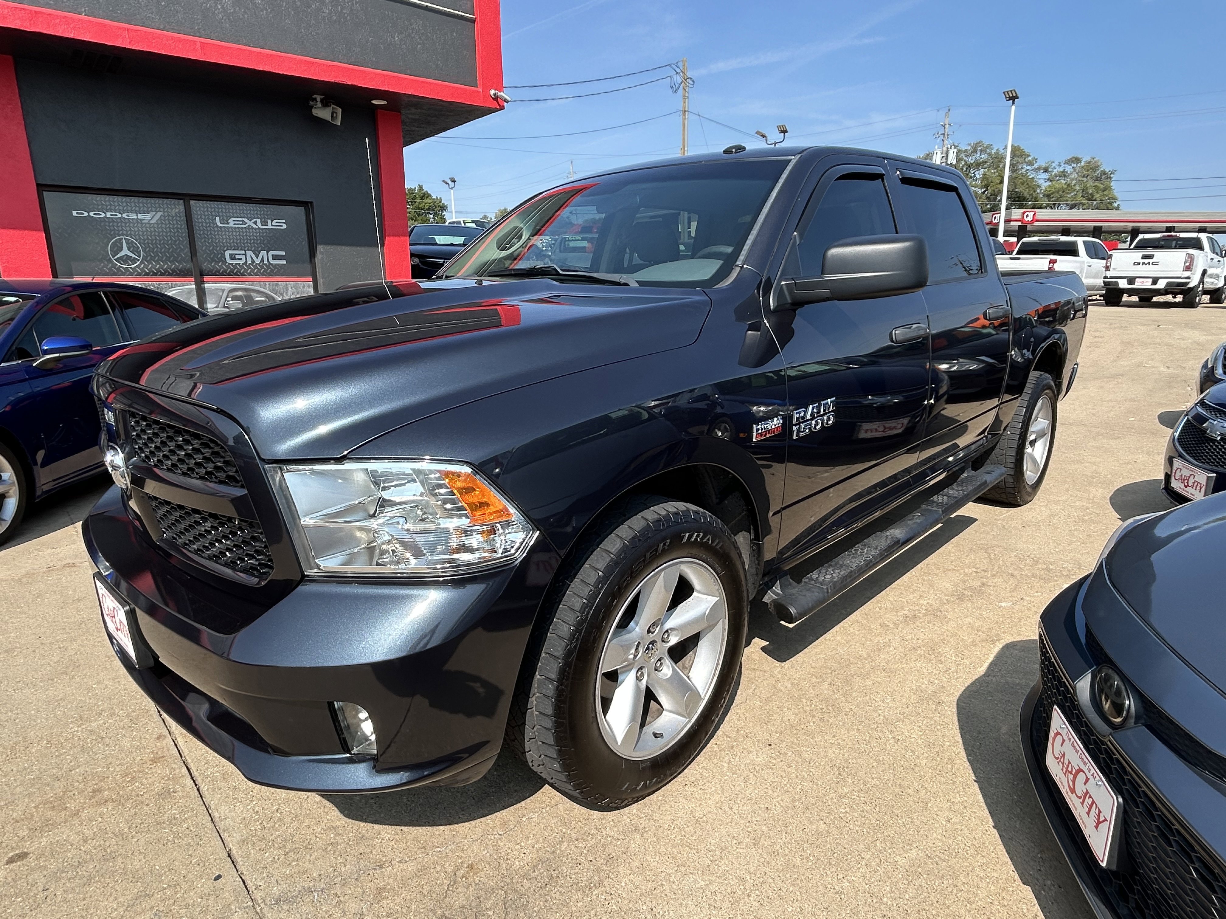 Used 2017 RAM 1500 Express image 1