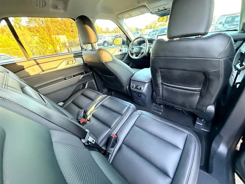 Used 2025 Ford Explorer Active image 29