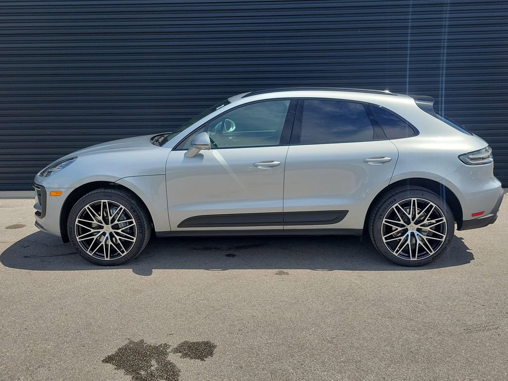 Certified 2025 Porsche Macan image 2