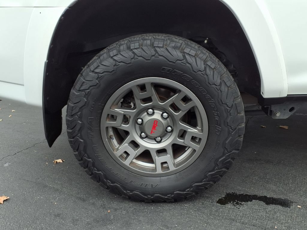 Used 2022 Toyota 4Runner SR5 Premium w/ Moonroof Package AWD/4WD image 4