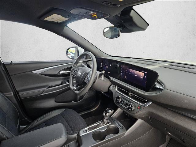 Used 2025 Buick Envista Preferred FWD image 11