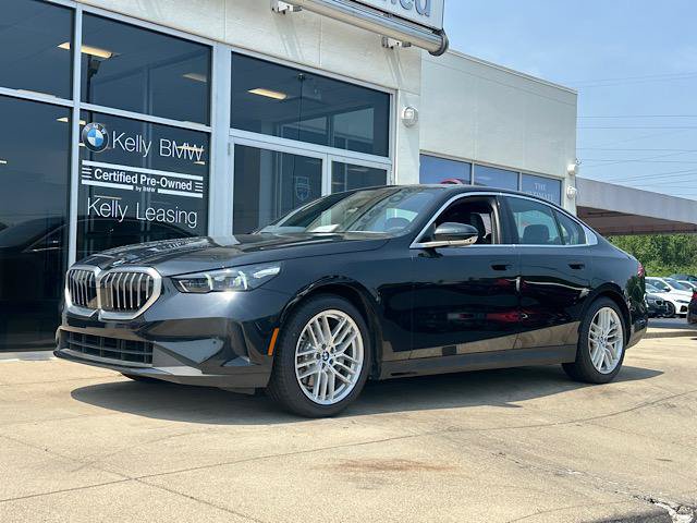 Used 2024 BMW 530i xDrive w/ Premium Package AWD/4WD image 4