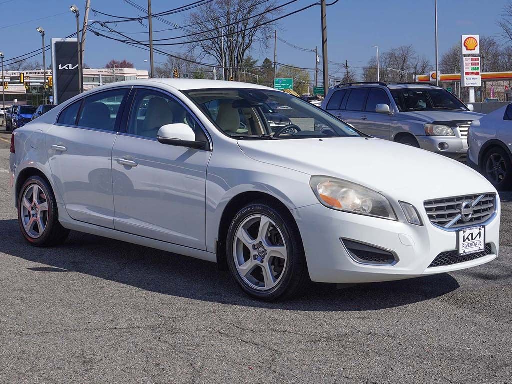 Used 2012 Volvo S60 T5 image 2