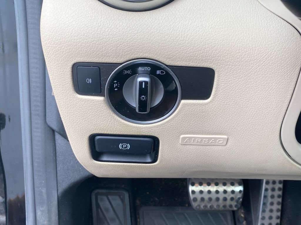 Used 2013 Mercedes-Benz SLK 350 image 18