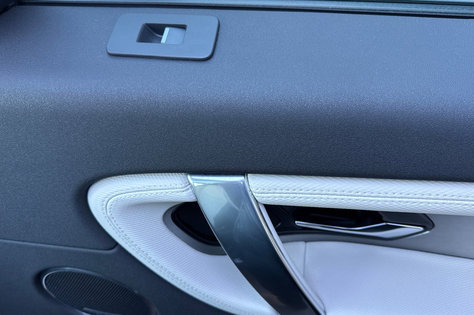 Used 2025 Land Rover Discovery Sport Dynamic SE image 19