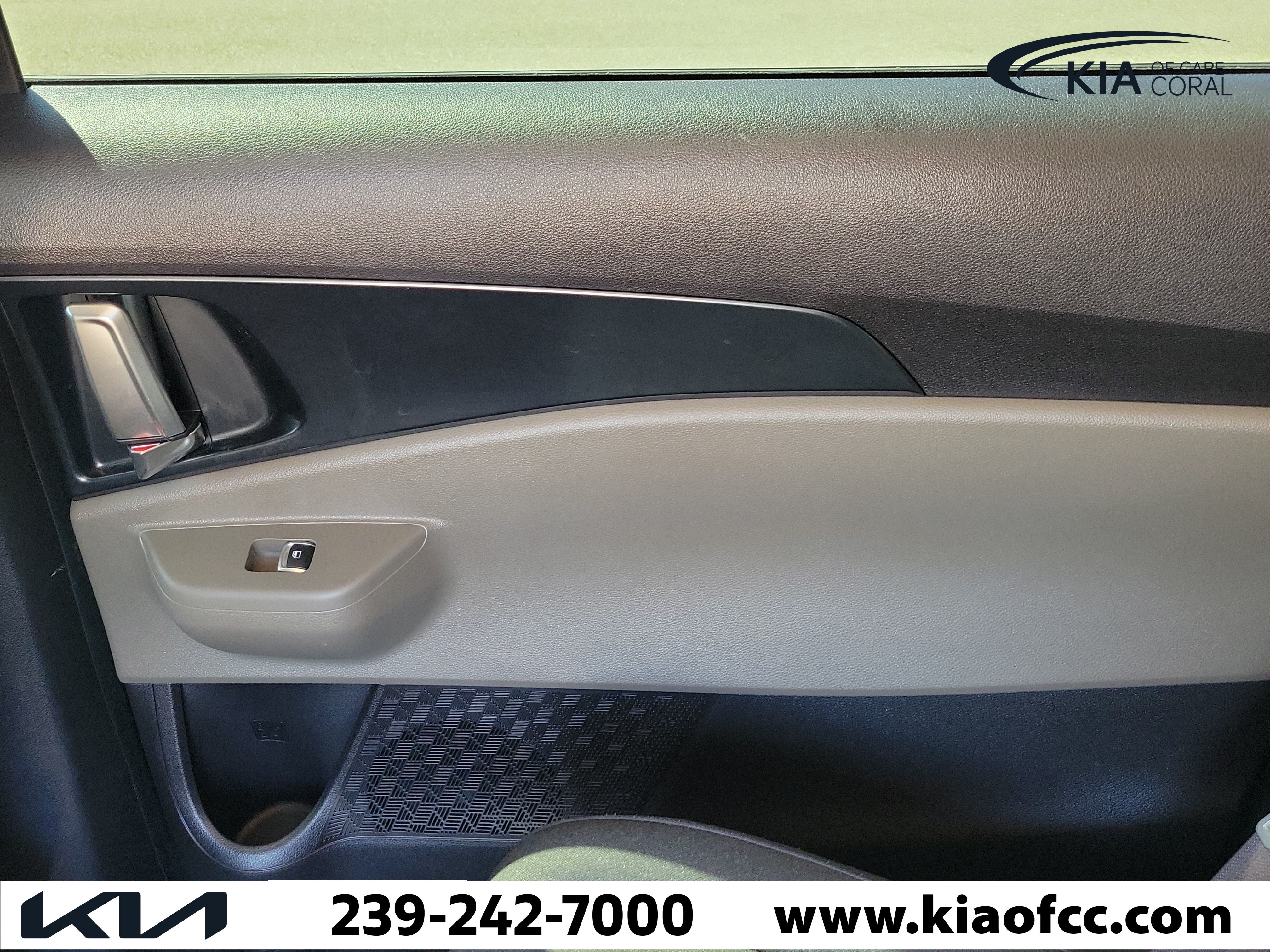 Certified 2025 Kia Carnival LX FWD image 14