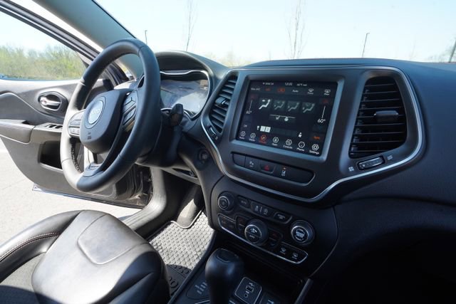 Used 2021 Jeep Cherokee Trailhawk image 32