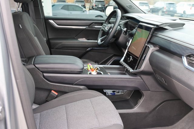 Used 2025 GMC Acadia Elevation image 17