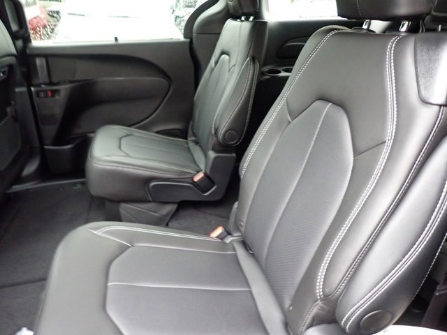 New 2026 Chrysler Pacifica Select image 12