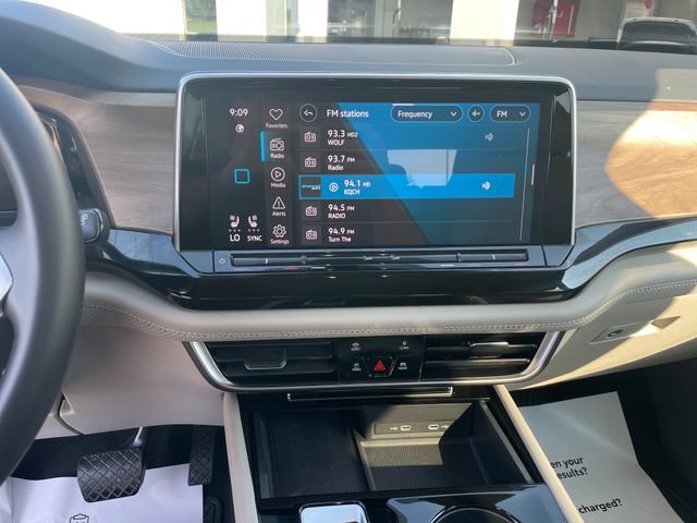 Used 2024 Volkswagen Atlas SE AWD/4WD image 19