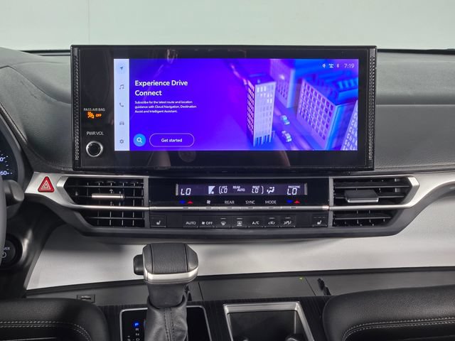 Used 2025 Toyota Sienna XLE FWD image 25