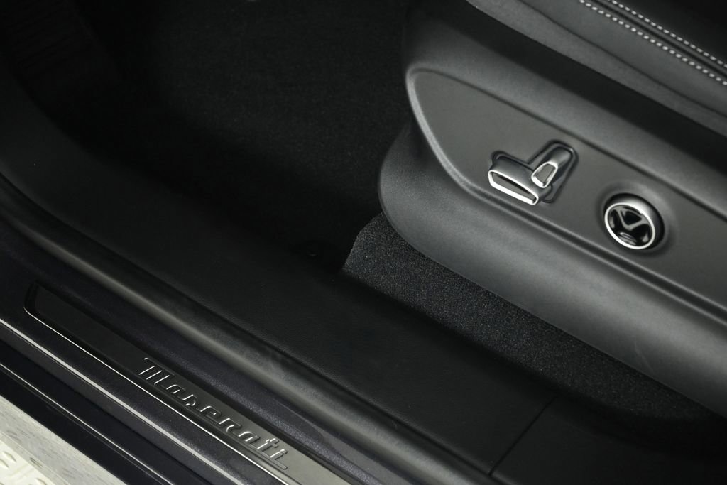 New 2025 Maserati Grecale GT image 18