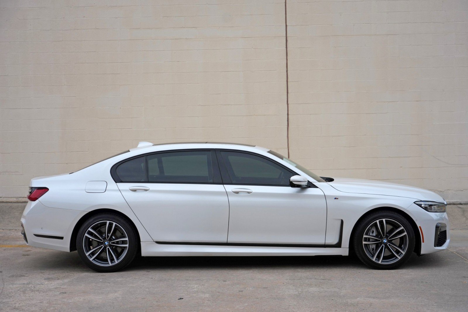 Used 2020 BMW 750i xDrive w/ Executive Package AWD/4WD image 59