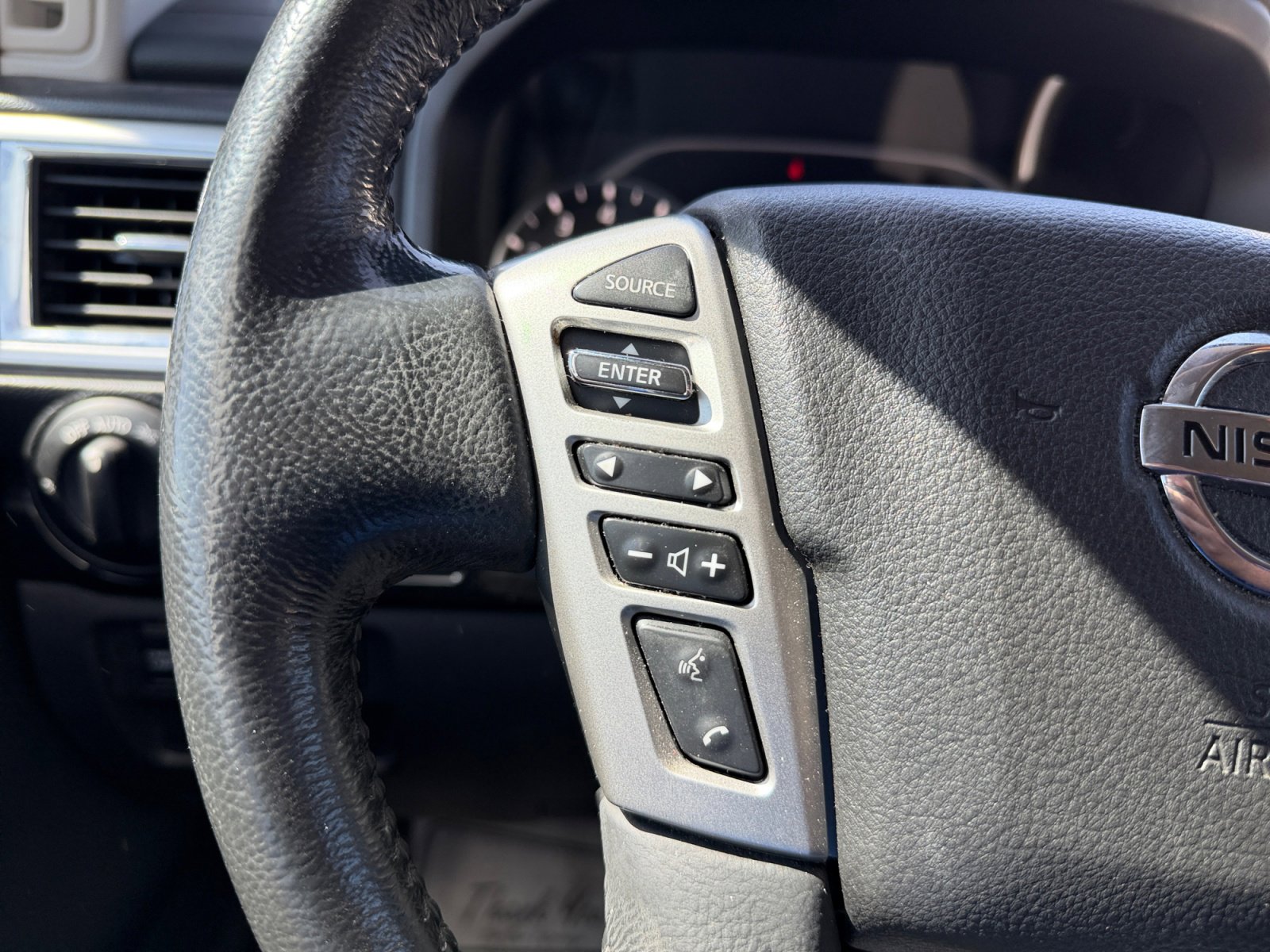 Used 2021 Nissan Titan SV w/ SV Convenience Package RWD image 20