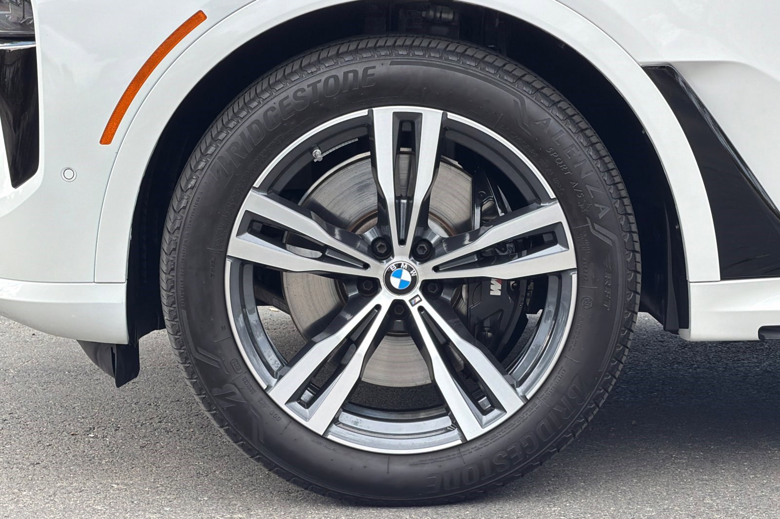 Used 2025 BMW X7 M60i image 40