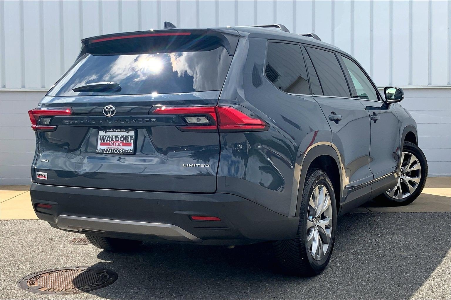 Used 2024 Toyota Grand Highlander AWD image 17