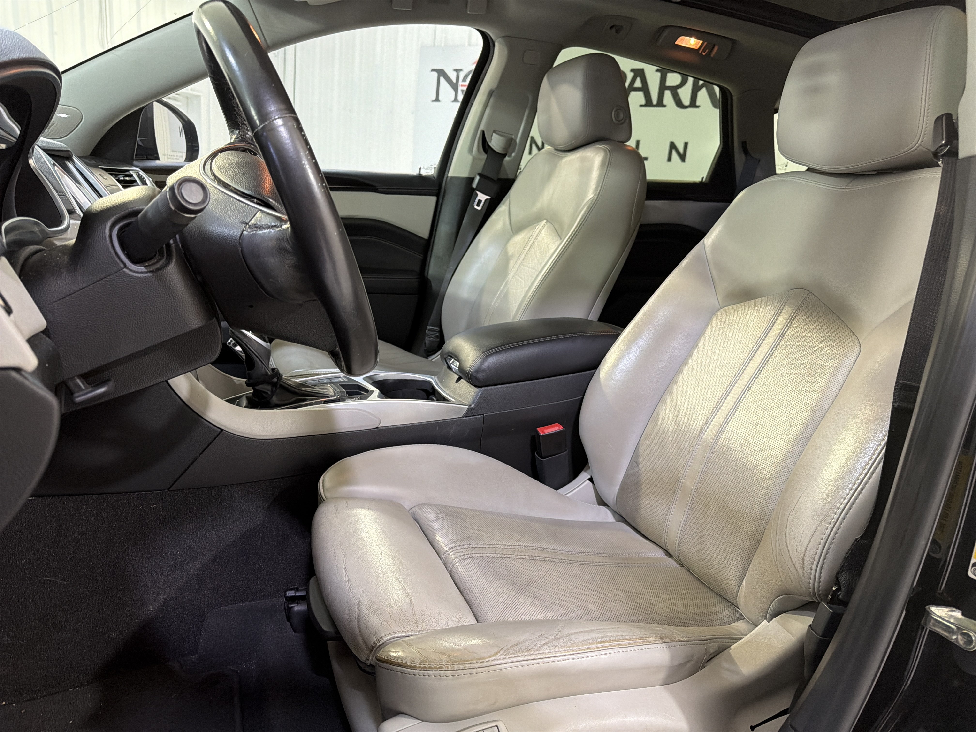 Used 2014 Cadillac SRX Luxury w/ Driver Awareness Package FWD image 9