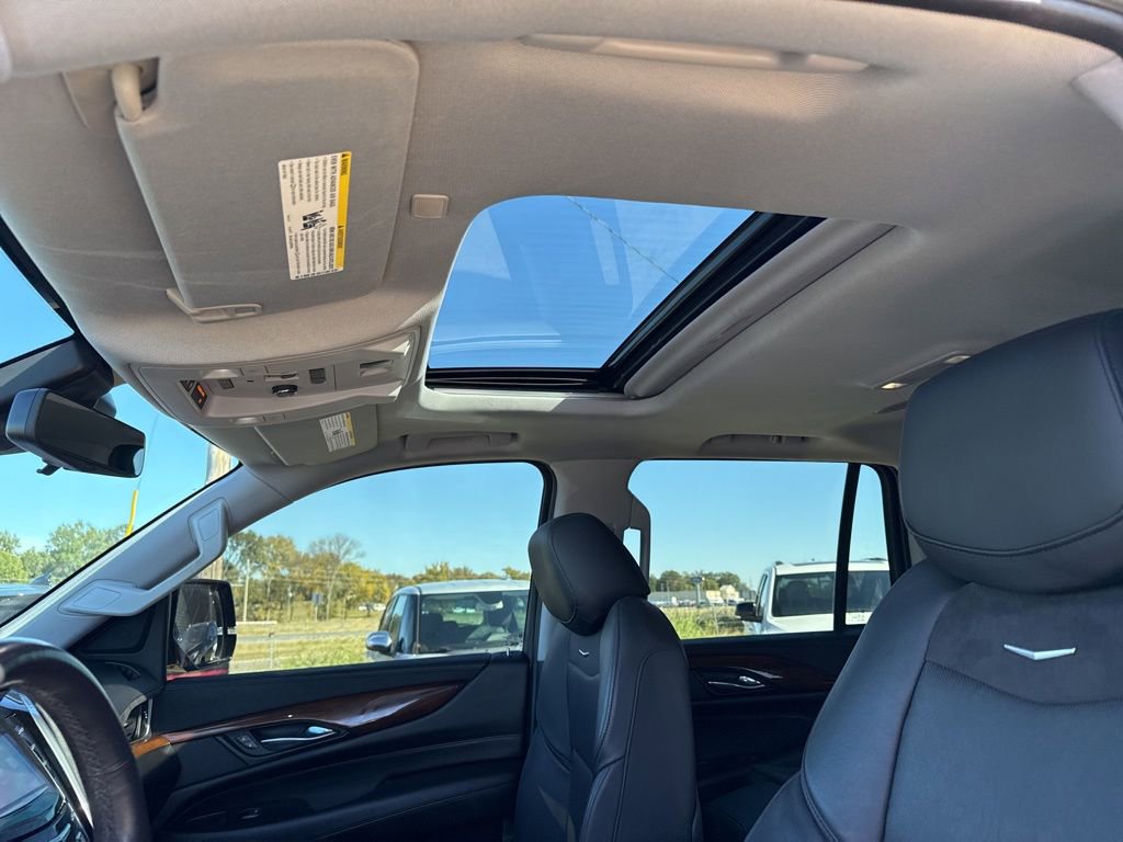 Used 2020 Cadillac Escalade Luxury image 10