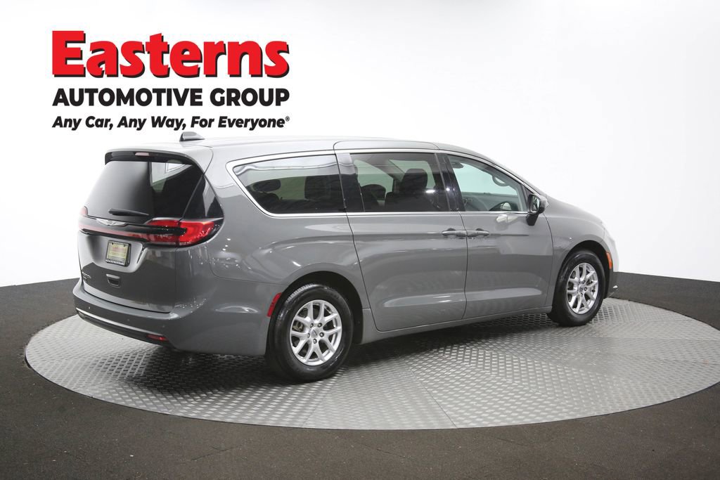 Used 2023 Chrysler Pacifica Touring-L FWD image 42
