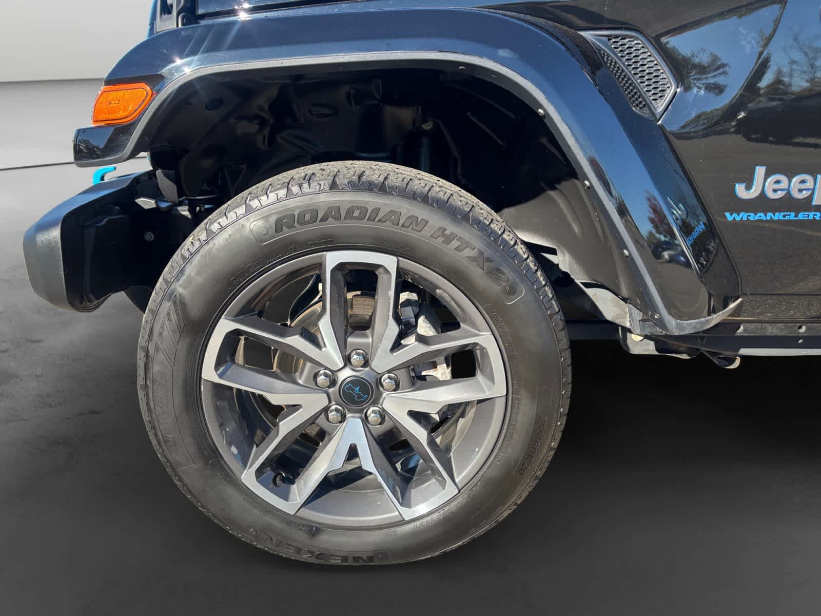 Used 2024 Jeep Wrangler Unlimited w/ Convenience Group AWD/4WD image 9
