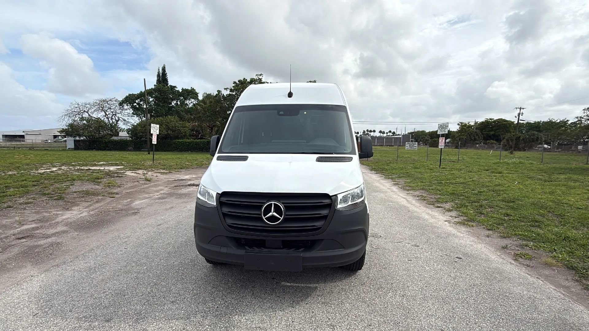 Used 2024 Mercedes-Benz Sprinter 2500 w/ Acoustic Package image 13