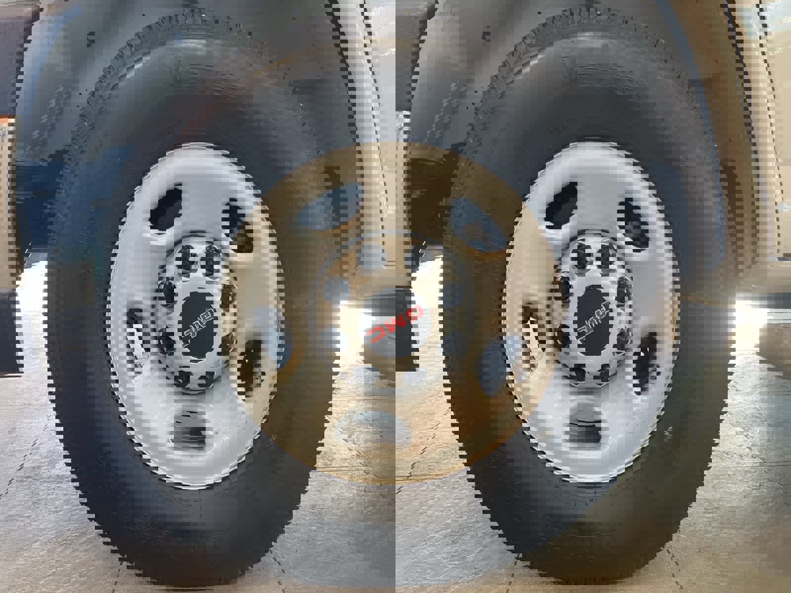 Used 2024 GMC Savana 2500 w/ Driver Convenience Package image 9