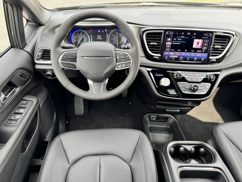 New 2027 Chrysler Pacifica Select FWD image 18