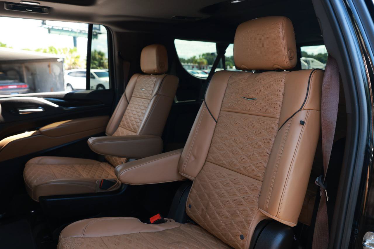 Used 2024 Cadillac Escalade ESV Premium Luxury AWD/4WD image 8