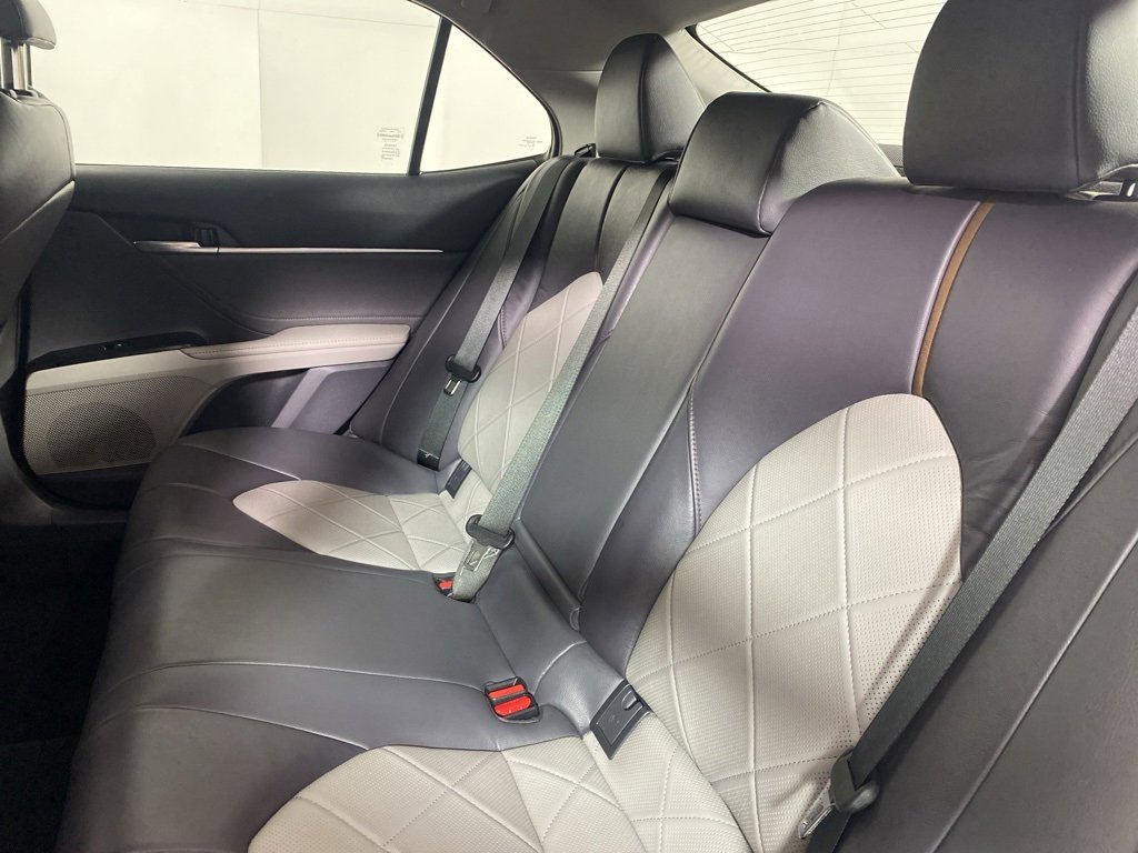 Used 2018 Toyota Camry XLE image 13