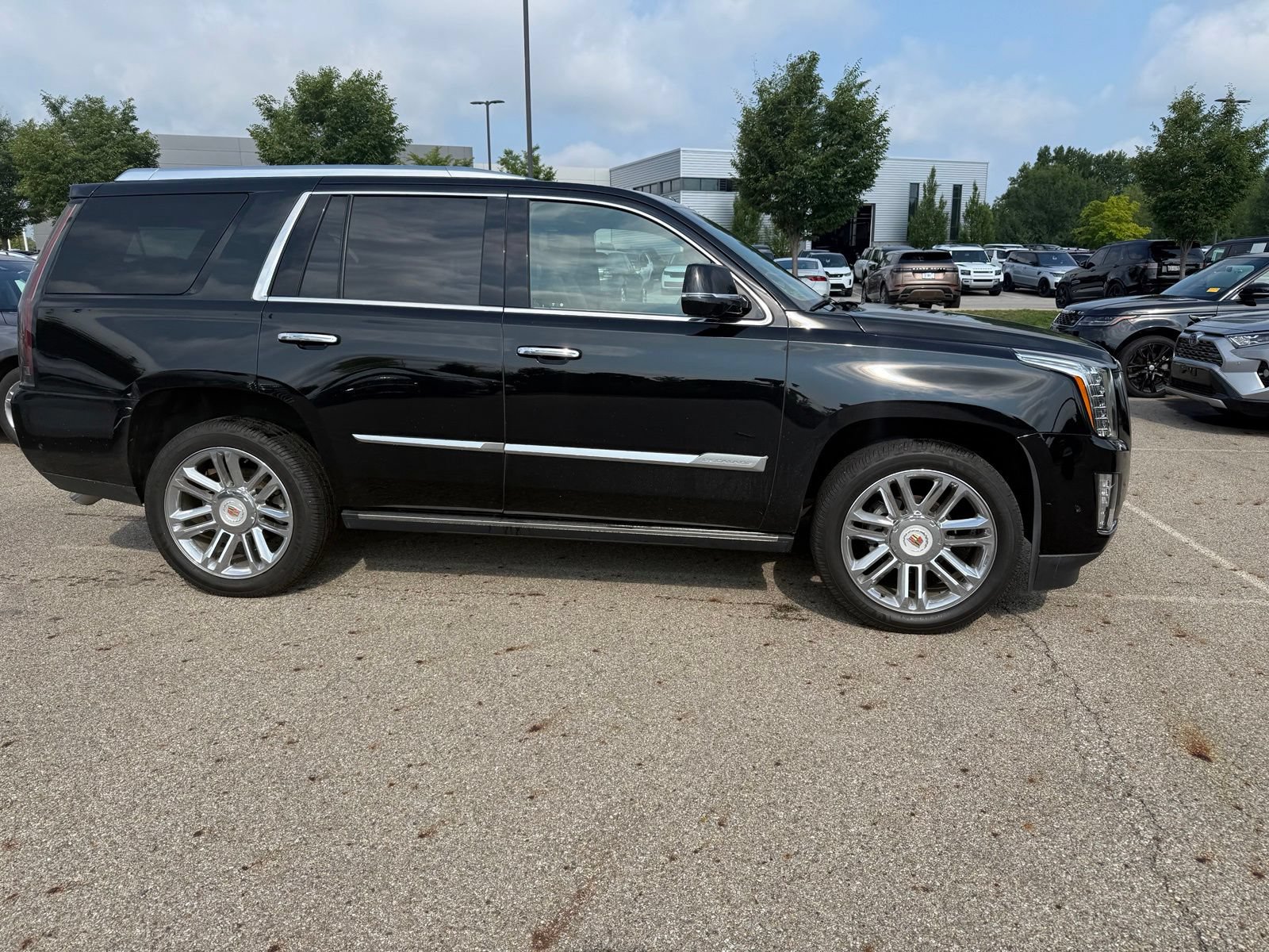 Used 2019 Cadillac Escalade Platinum AWD/4WD image 4