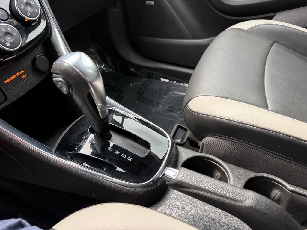 Used 2018 Chevrolet Trax Premier w/ Midnight Edition FWD image 23