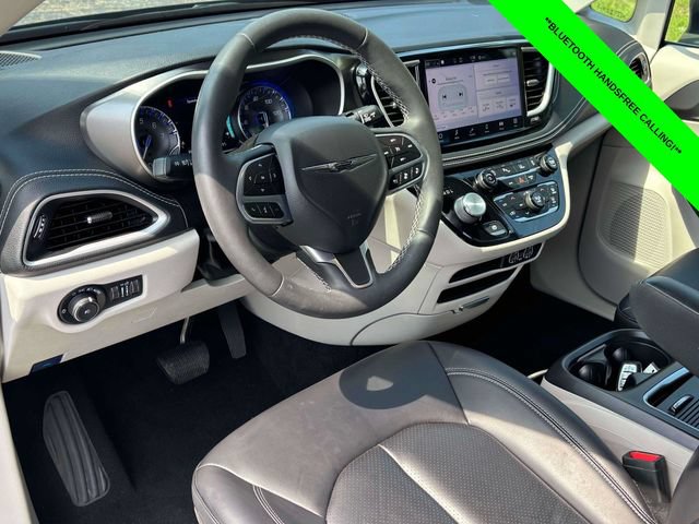 Used 2023 Chrysler Pacifica Touring-L FWD image 8