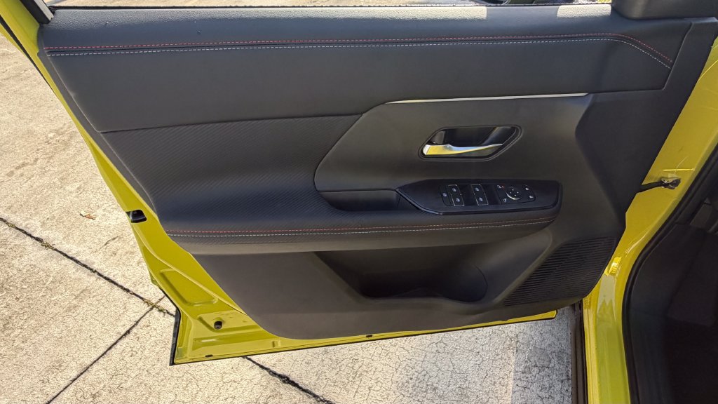 New 2026 Nissan Kicks SR FWD image 16