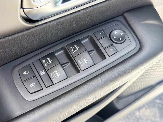 New 2027 Chrysler Pacifica Select FWD image 17