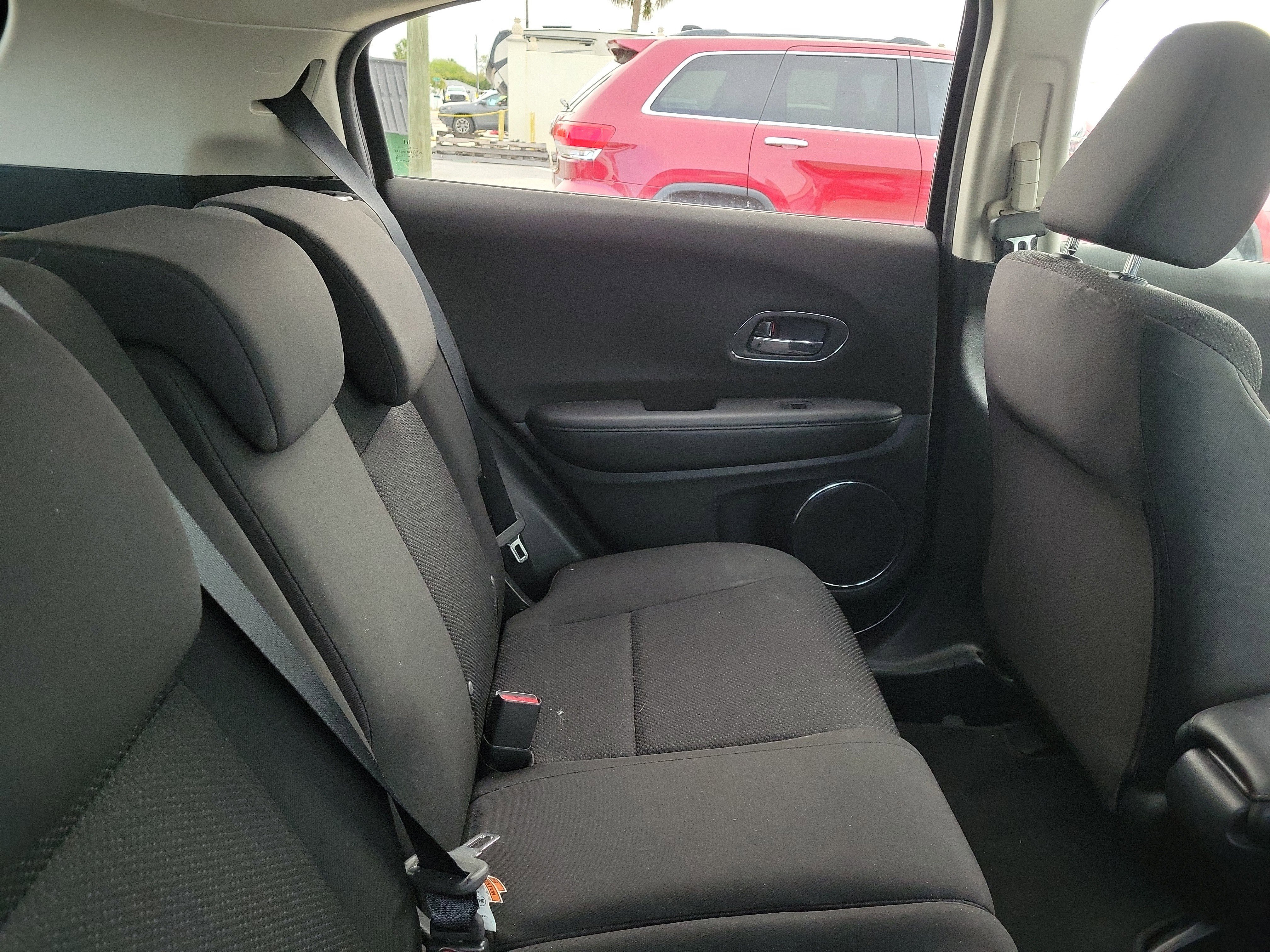 Used 2018 Honda HR-V EX image 9