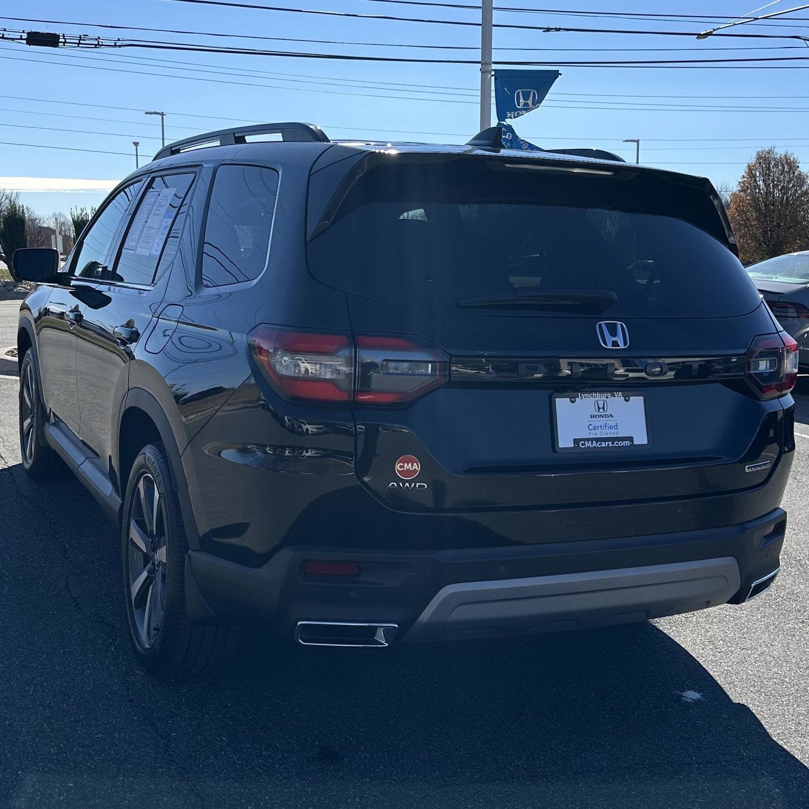 Certified 2025 Honda Pilot Touring image 3