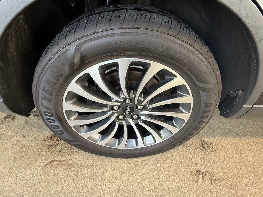 Used 2022 Lincoln Aviator AWD w/ Premium Package image 7