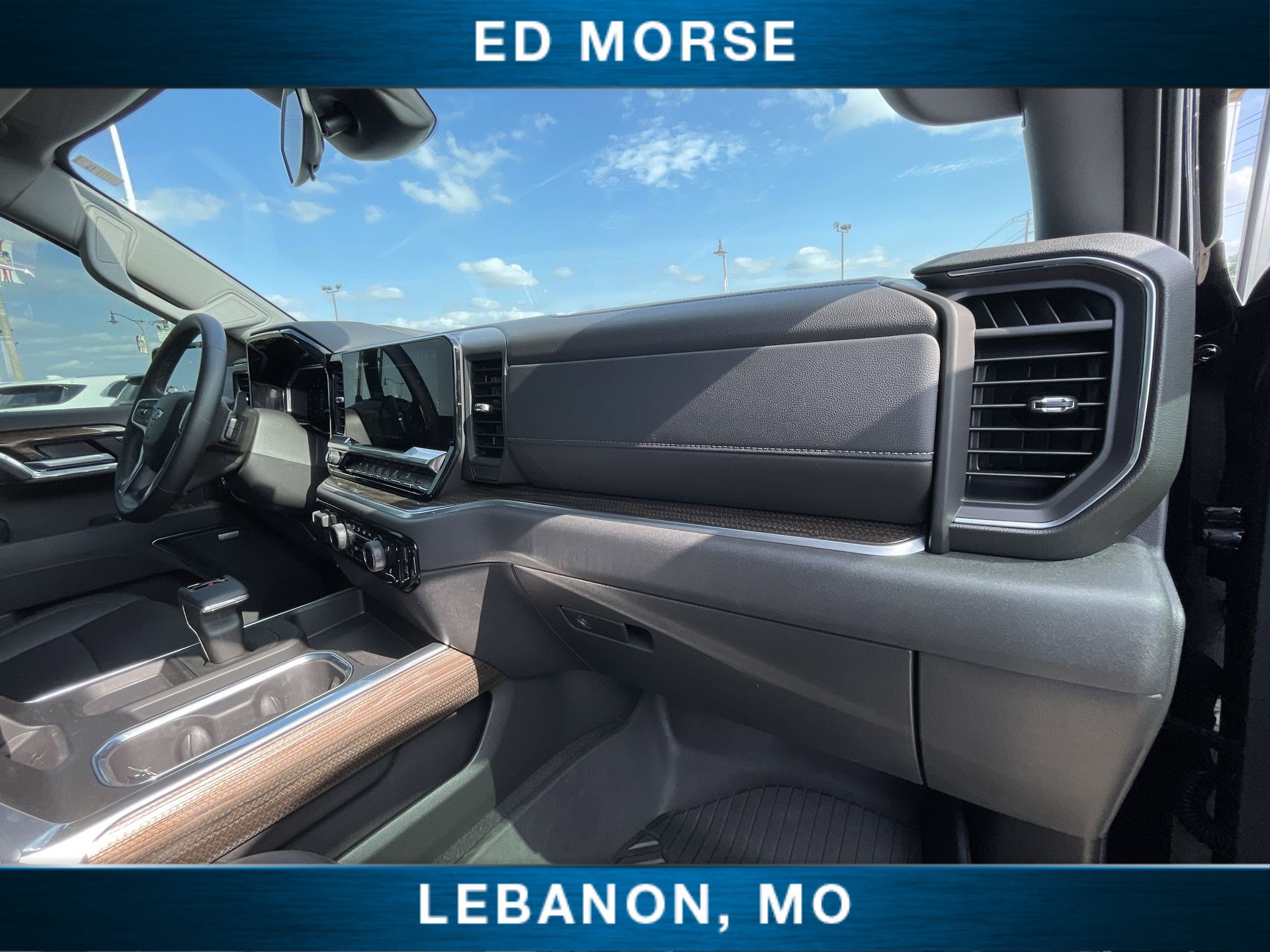 Used 2026 Chevrolet Silverado 1500 LT Trail Boss w/ LT Trail Boss Premium Package AWD/4WD image 28