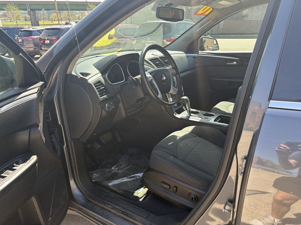 Used 2010 Chevrolet Traverse LT FWD image 13