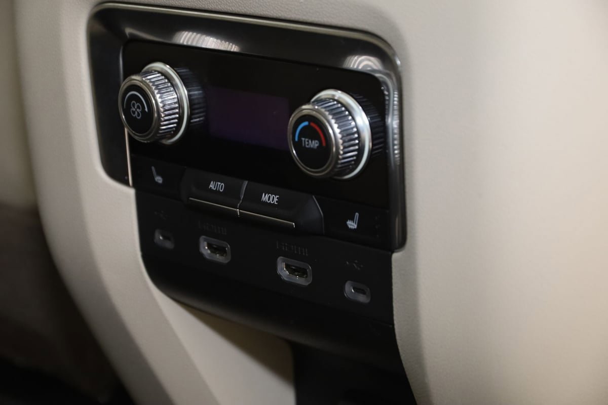 Used 2021 GMC Yukon XL Denali w/ LPO, Illumination Package AWD/4WD image 17